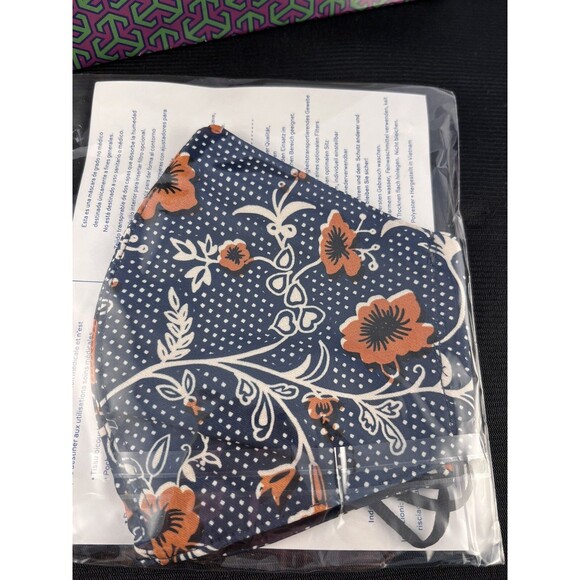 Tory Burch Face Mask New/Sealed Navy Floral - Picture 3 of 4